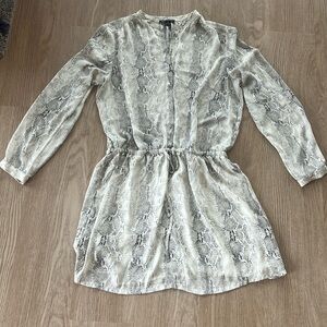 Hilary Radley | Size: Large | Color: White and Grey